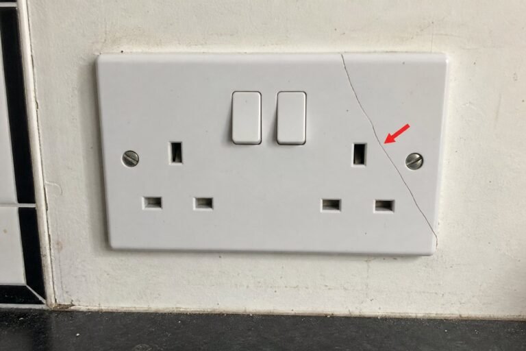 Cracked double socket outlet